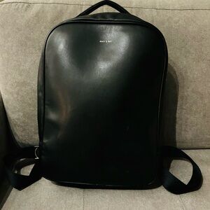Matt & Nat vegan 🌱 leather sleek back pack